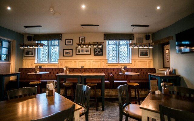 Cat & Lion Country Pub and Hotel