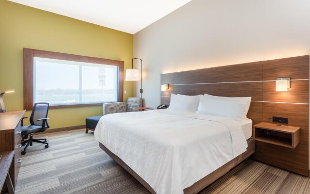 Holiday Inn Express & Suites Springfield North by IHG