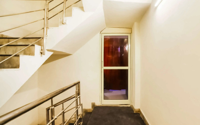 Collection O  80122 Pitampura Residency