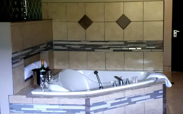 Causeway Bay Hotel Sparwood