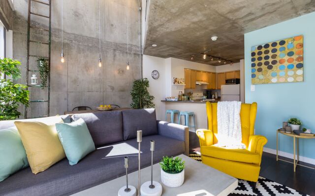 QuickStay - Sunlit Luxury Loft on King West