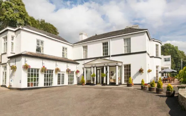 The Manor Hotel