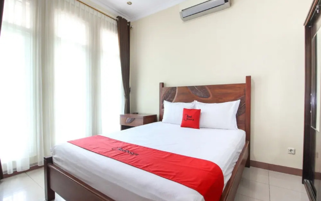 RedDoorz Plus near STIE YKPN