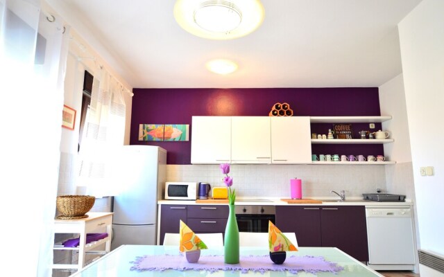Elza Apartments