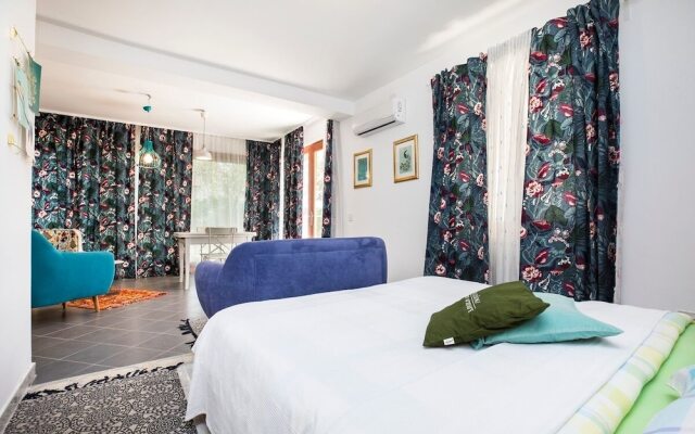 Room Alma 2