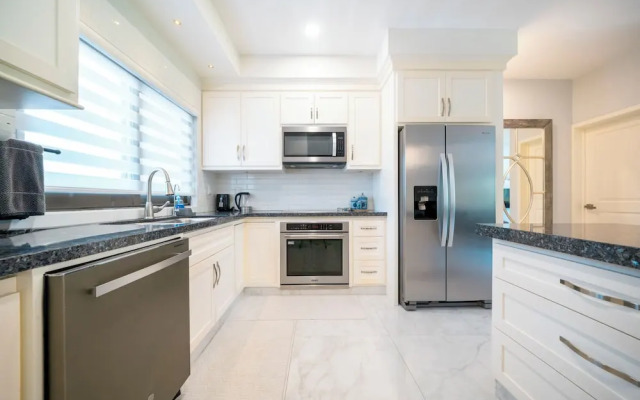 Luxury 2BR Condo with Pool - Paseo del Sol Playacar