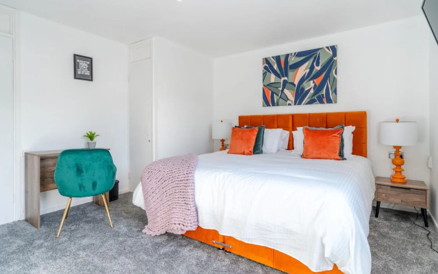 Newly Renovated 2-Bed Home in Newport