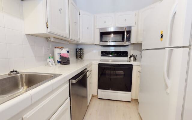 Chateau Sierra 50 Pet-friendly With Great Complex Amenities, On the Shuttle Route, Private Washer Dryer, by Redawning