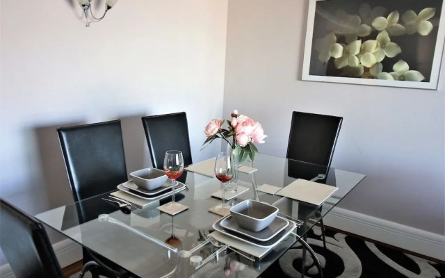 Canary Wharf Luxury River view apartment