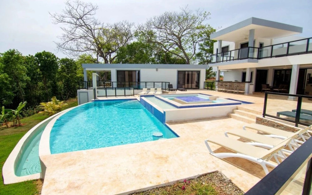 Bachelor s Heaven - Private and Spacious
