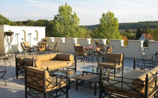 Landhaus & Burg Hotel Romantik