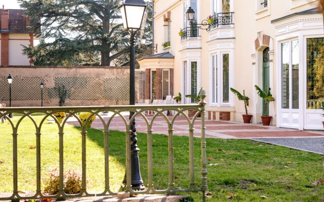 Logis Hotel Restaurant La Tour de Ciron