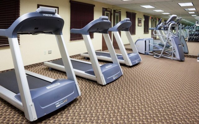 Holiday Inn Express & Suites Vadnais Heights by IHG