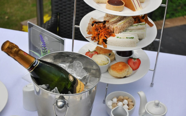 Drayton Manor Hotel