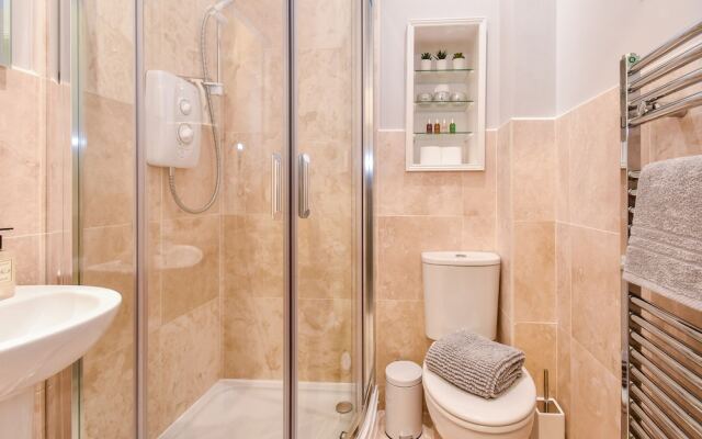 Saxon Rose Apartment