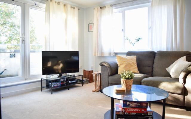 1 Bedroom Apartment in Clapham With Balcony