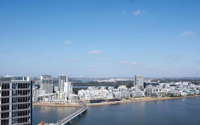 Wentworth Point Oversized balcony view apartment