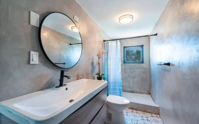 4 BR Kikita Beach Villa Oceanfront w Pool