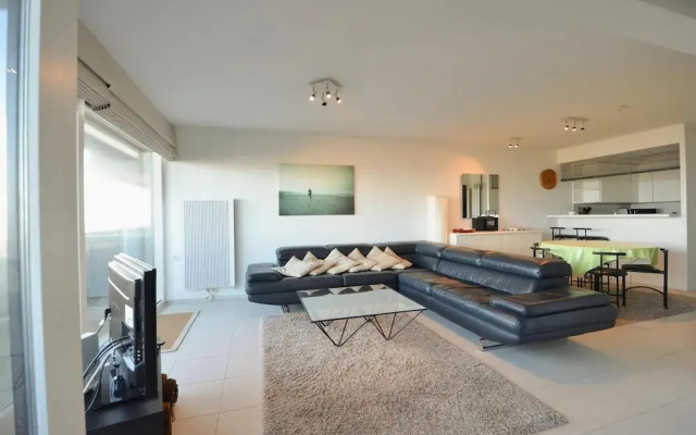 Modern Apartment for 4 People With View