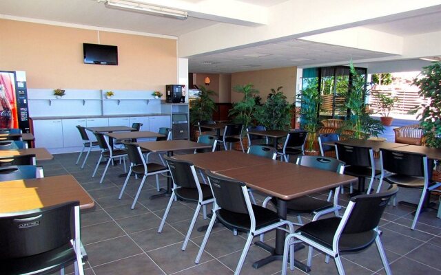 Tahiti Airport Motel