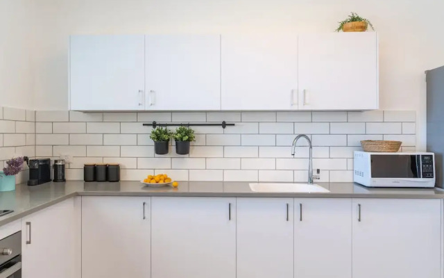 Stylish Seaside Escape with Balcony by Sea N' Rent