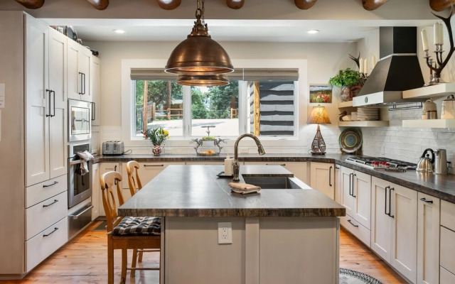 The River House 3 Bedroom Cabin