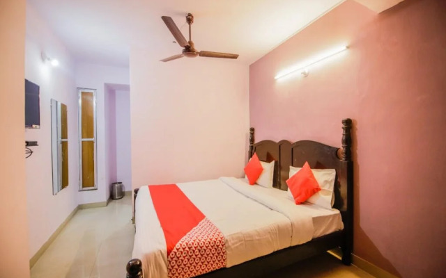 Oyo 23610 Hotel Karani Darshan