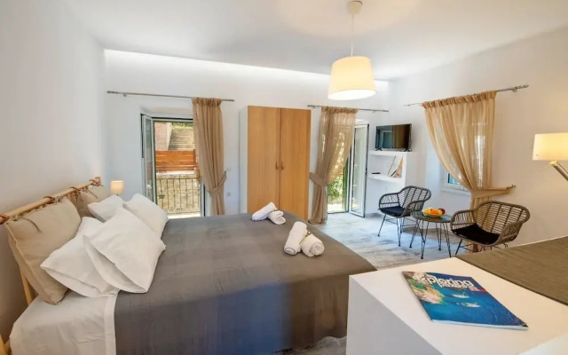 Loggos Couple Suite By Konnect