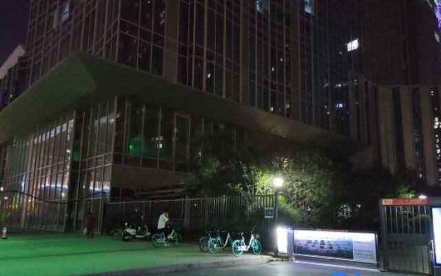 77 Concept Theme Hotel (Zhengzhou University Metro Station)