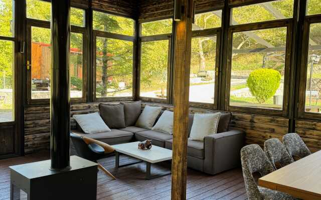 Muntenia Inn Apartments & Suites