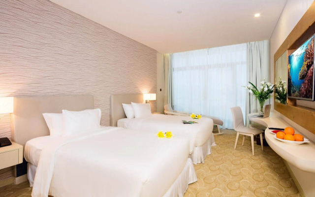 Diamond Bay Condotel
