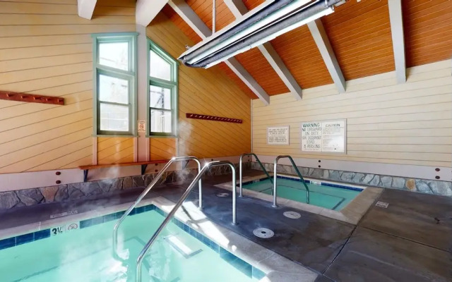 Mammoth Creek 13 1 Br Condo by RedAwning