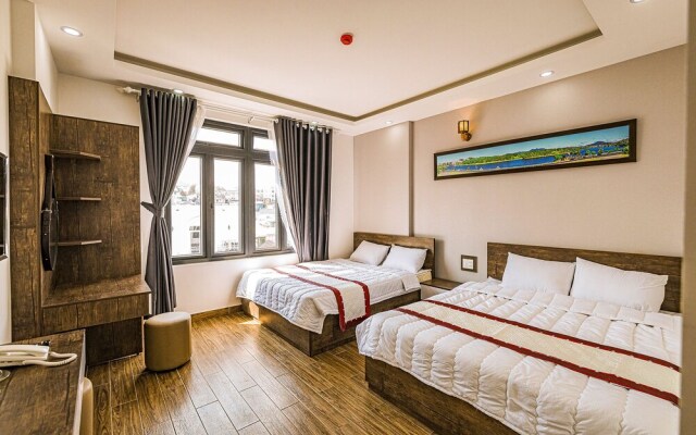 Phan Thong Vang Hotel