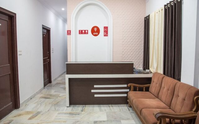 OYO 9971 Hotel Royal T