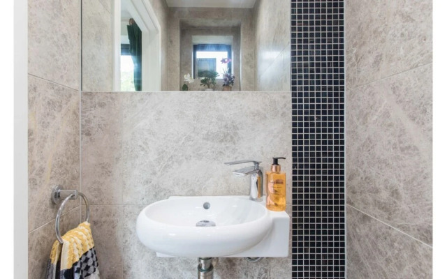 Trendy & Bright Bohemian House in Forest Hill