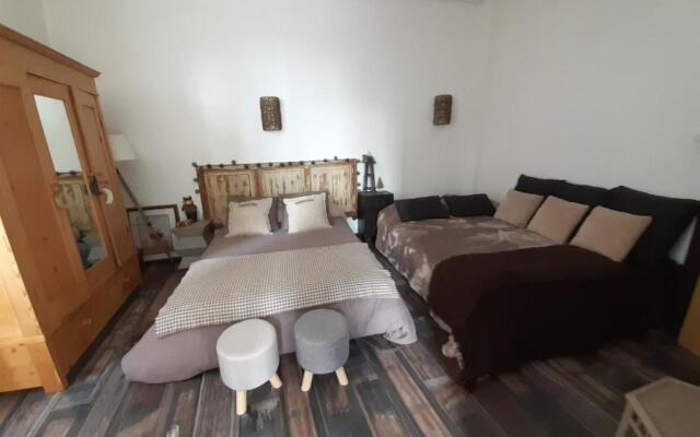 Maison atypique dans cité médiévale