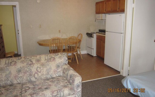 Colonial Motel Suites