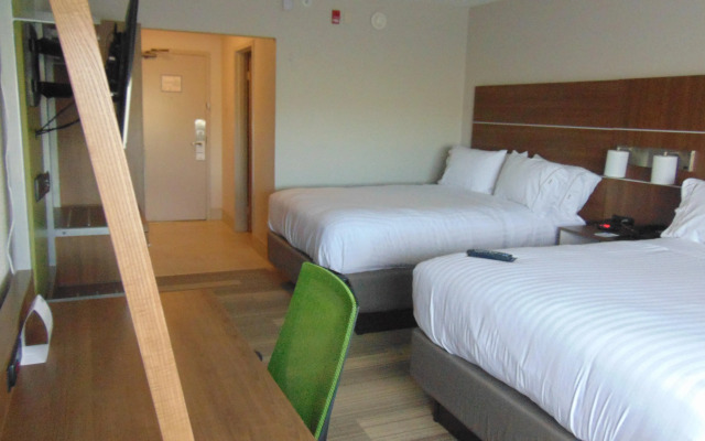Holiday Inn Express & Suites Wapakoneta by IHG