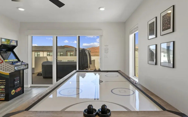 Sand Cove Retreat 5 Bedroom Townhouse