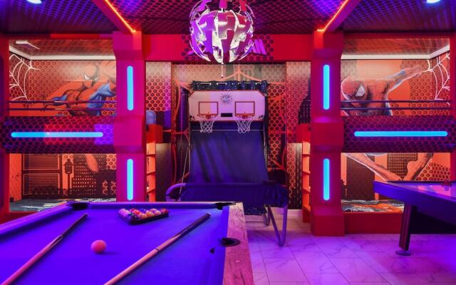 Themed Rooms & Pool in Storey Lake Resort