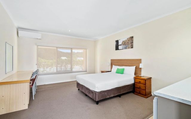 Comfort Inn Bishops Lodge – Guest Rooms – Hay South
