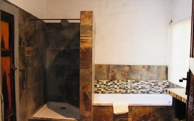 3 Bedroom House Sleeps 6, Mini Bar, Free Parking