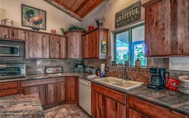 Cozy Knotty and Nice - Four Bedroom Cabin