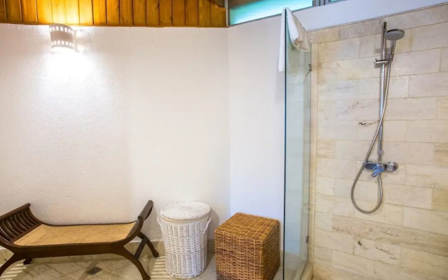 Oceanview Lux Villa - With Eden Roc Club Access