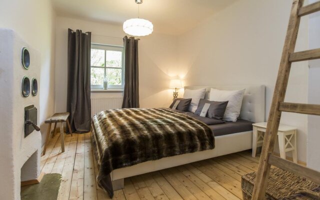 Holidaysun, Chalet Foresthouse, Detached Villa, 1000 qm garden, mountainview, whirlpool, BBQ&bikes&sunbeds for free