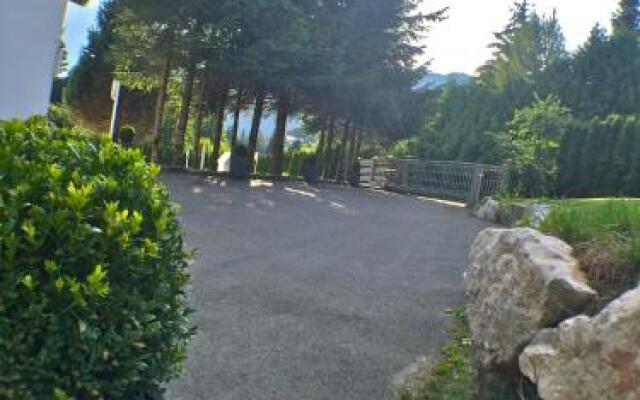 Jack's Lake & Mountain (JLM) Hostel