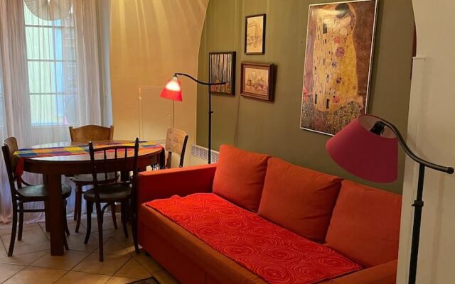 Rustic Ground Floor Apartment in Mala Strana