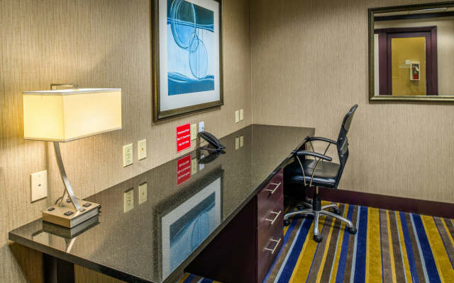 Embassy Suites by Hilton St. Louis Airport