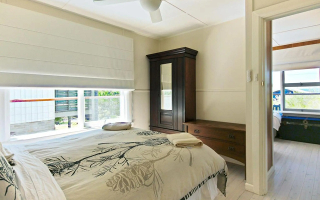 Acacia Cottage at Hyams 4pm Check Out Sundays – Guest Rooms – Hyams Beach