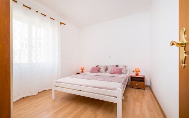Cozy Apartment Marija With Garden